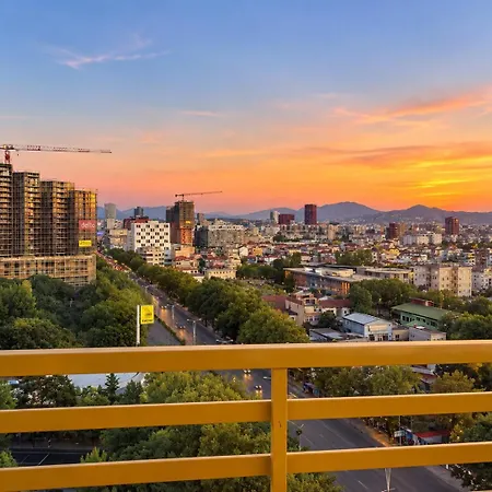 Luxury Top- Floor With Panoramic View - Apartamento Tirana