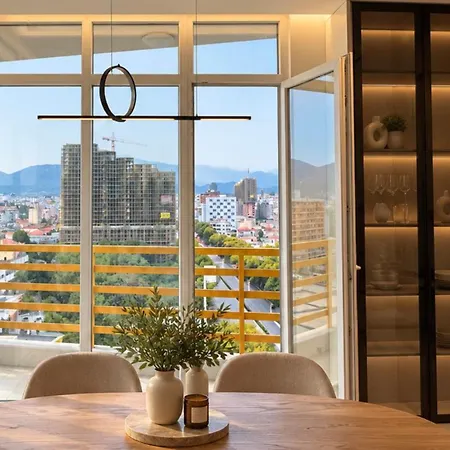 Luxury Top- Floor With Panoramic View - Apartamento Tirana